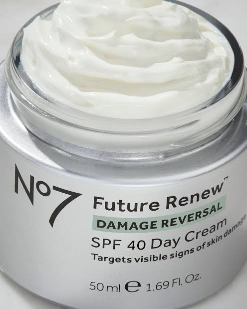 Boots No7 Future Renew Damage Reversal Day Cream SPF40 50ml – Anti-Aging Moisturizer