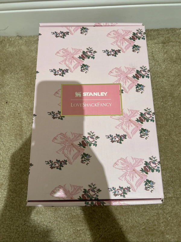 Stanley x LoveShackFancy Holiday Rosa Beaux 40 oz Quencher H2.0 FlowState Tumbler – Blue Gift Box